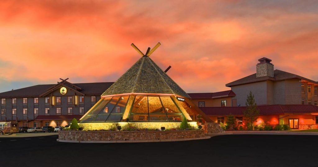 front-hotel-night-1024x539
